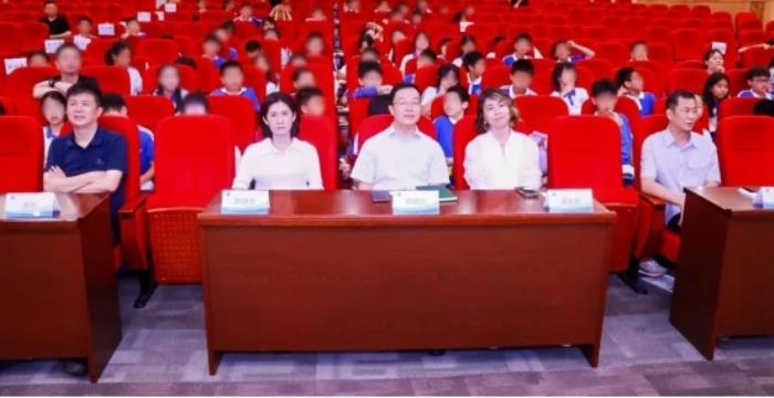 注入科技動(dòng)能，打開智慧之窗——“阿爾法蛋AI公益”情暖深圳同澤學(xué)校