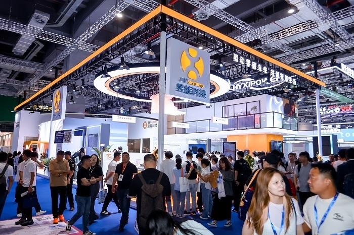 AI賦能，智啟未來丨昱能科技攜全場景智慧光儲解決方案重磅亮相SNEC！