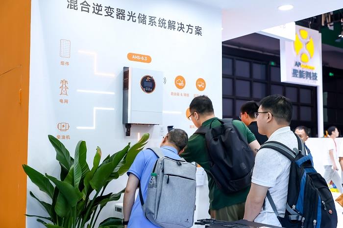 AI賦能，智啟未來丨昱能科技攜全場景智慧光儲解決方案重磅亮相SNEC！