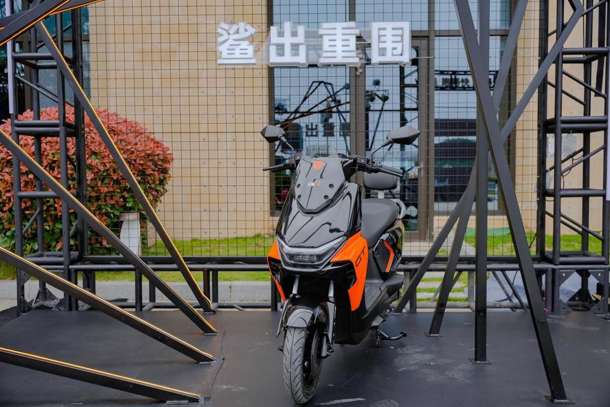 蘇超賽場(chǎng)上“騎”開(kāi)得勝，全民見(jiàn)證雅迪冠能S系列現(xiàn)象級(jí)熱銷(xiāo)