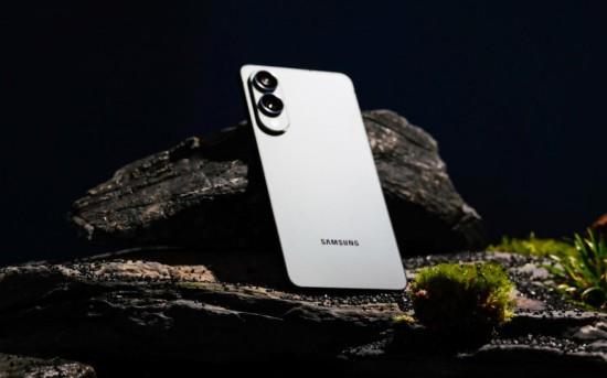 三星Galaxy S25 Edge：以極致纖薄 定義旗艦手機科技美學