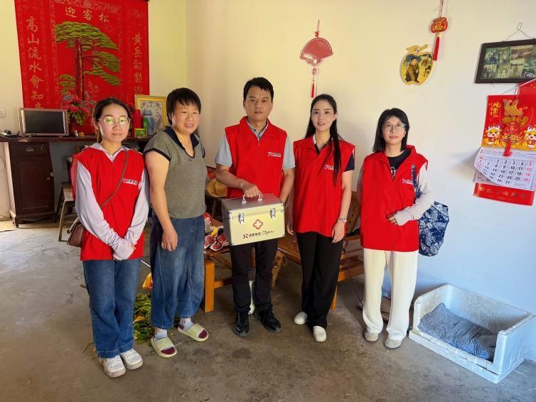 科技蘊(yùn)溫情，善意滿巢湖！驍柔集團(tuán)“E家人”送健康公益行動首站正式啟動！