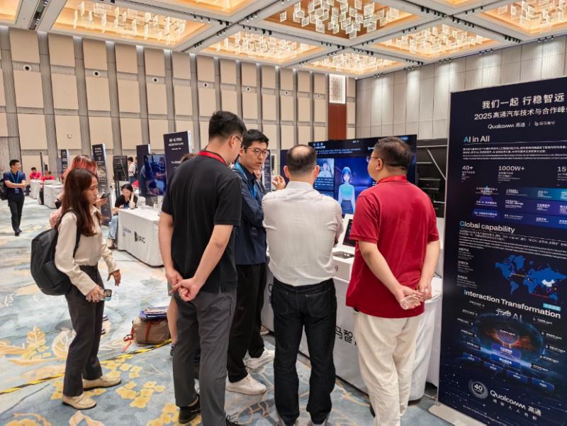 斑馬智行WAIC 2025｜端側(cè)大模型方案發(fā)布，智己L6現(xiàn)場點咖啡