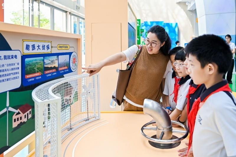 “科技追光之旅”登陸杭州，陽(yáng)光新能源共赴新能源電站科普盛宴