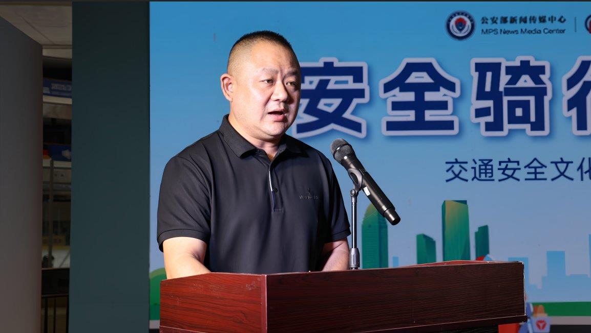 “警熊小智”亮相，趣味拼圖普法！雅迪與無錫公安玩轉(zhuǎn)安全騎行新宣教